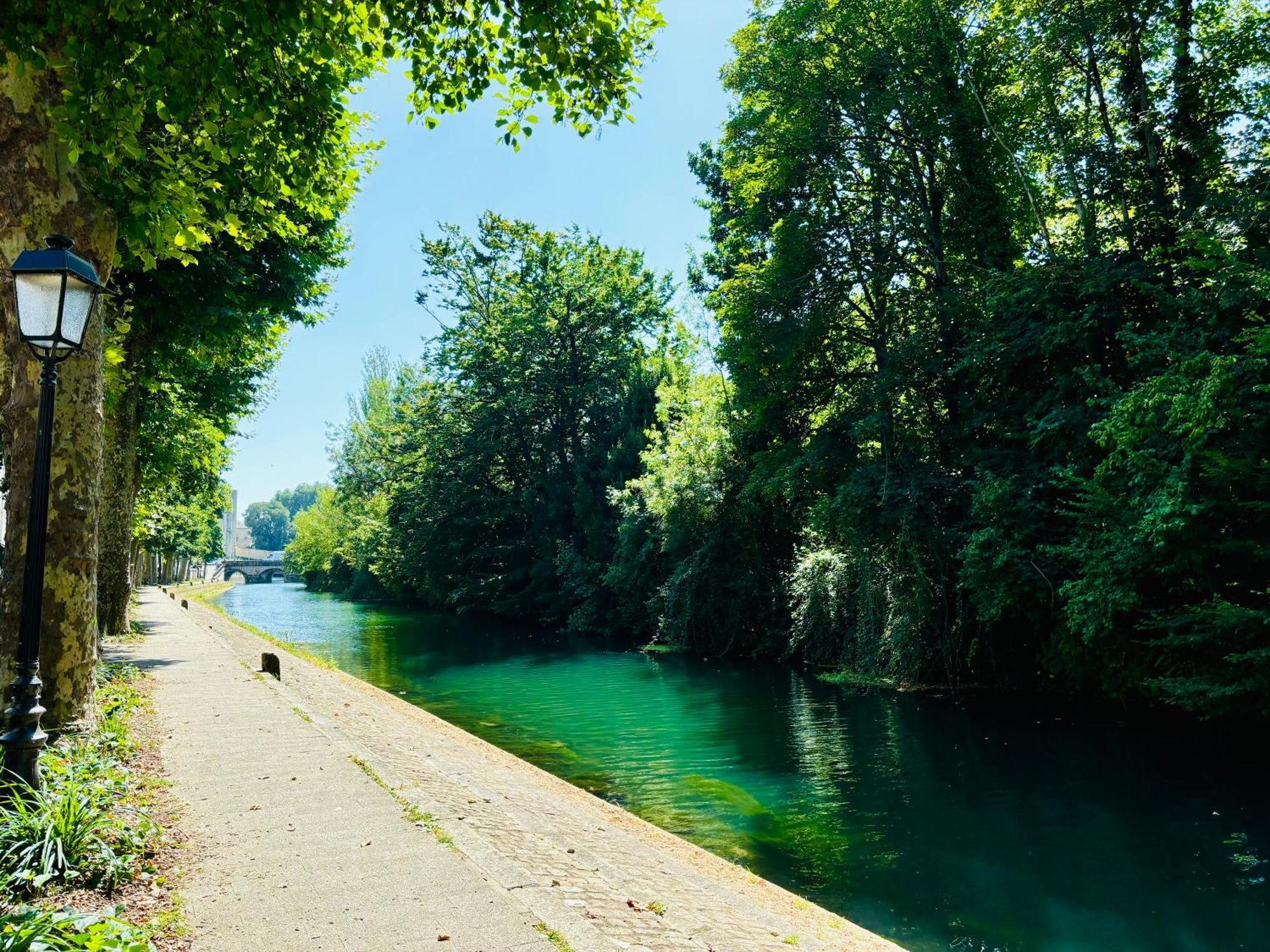 La Maison Du Parc, Charme Et Tranquillite Niort Extérieur photo